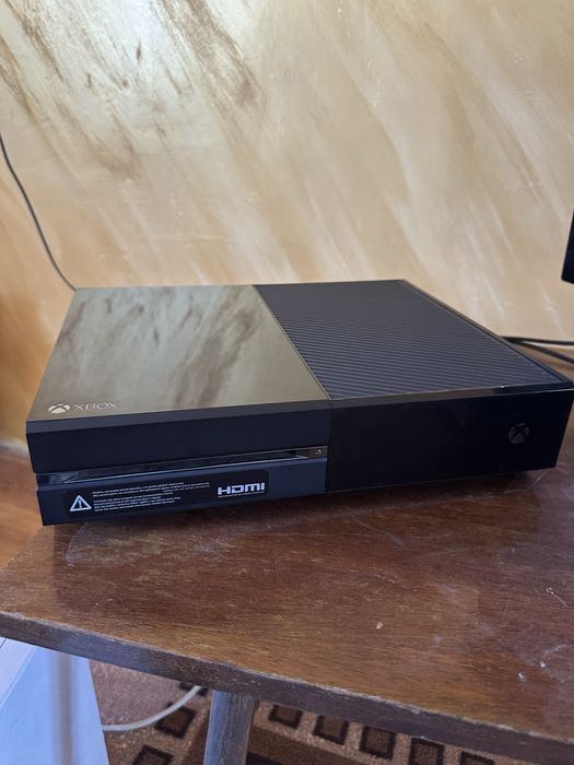 Xbox one +2  контролера + 6 игри