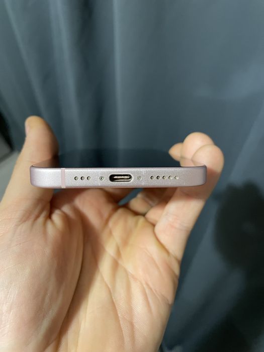 Vand iPhone 15 impecabil