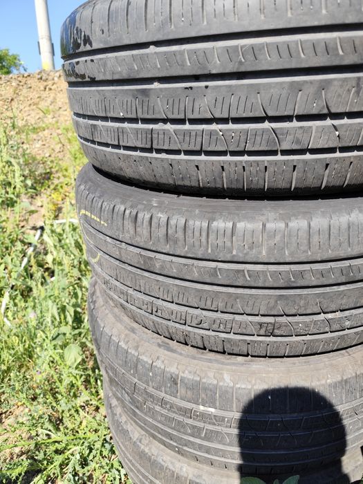Vând  Pirelli 235/60/18
