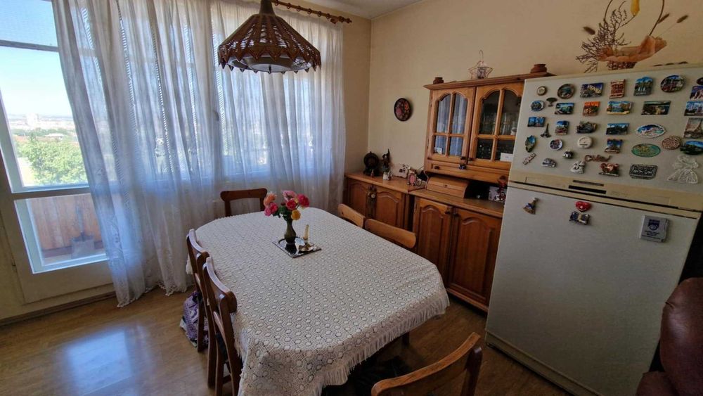 Втори етаж, гараж, бечова стая, маза, таван