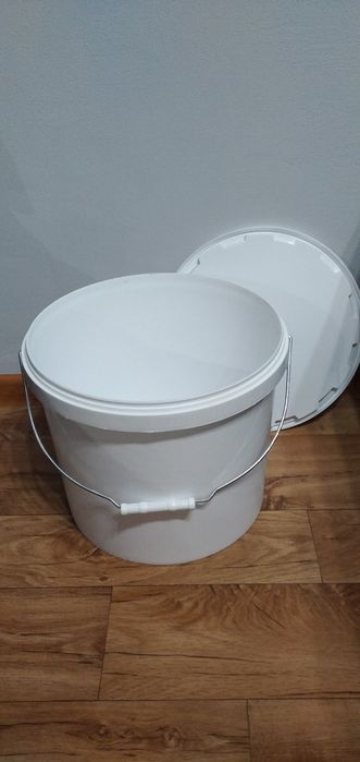 Пластиковые вёдра 18 и 11 литров