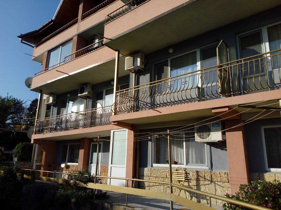 Продавам имот - четири етажна обзаведена къща