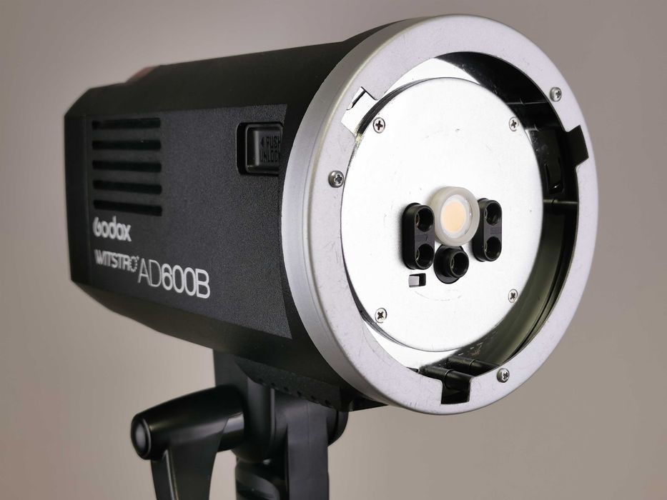 Godox AD600B TTL светкавица
