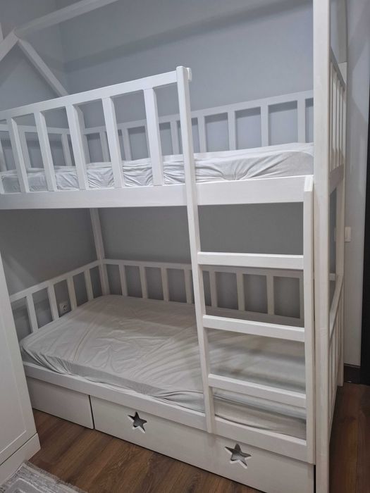 Двухъярустная кроватка