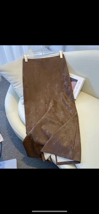 Коричневая кожанная юбка