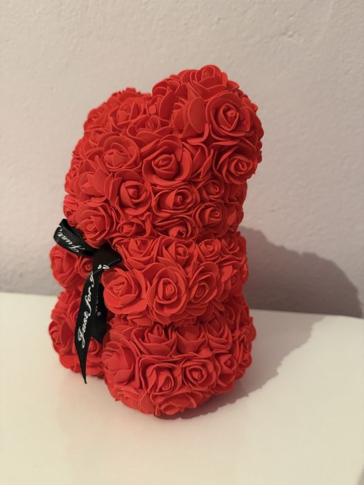 Мече от рози със панделка, Червено и розово