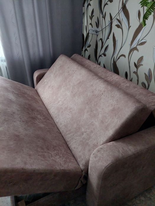 Продам мягкую мебель .диван и два кресла