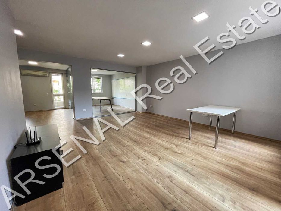 Офис под наем, Център