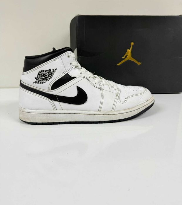 Jordan 1 Mid Reverse Panda