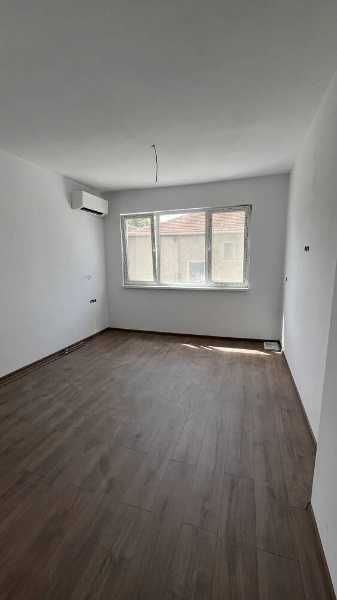 Продаваам етаж от къща в Западен!