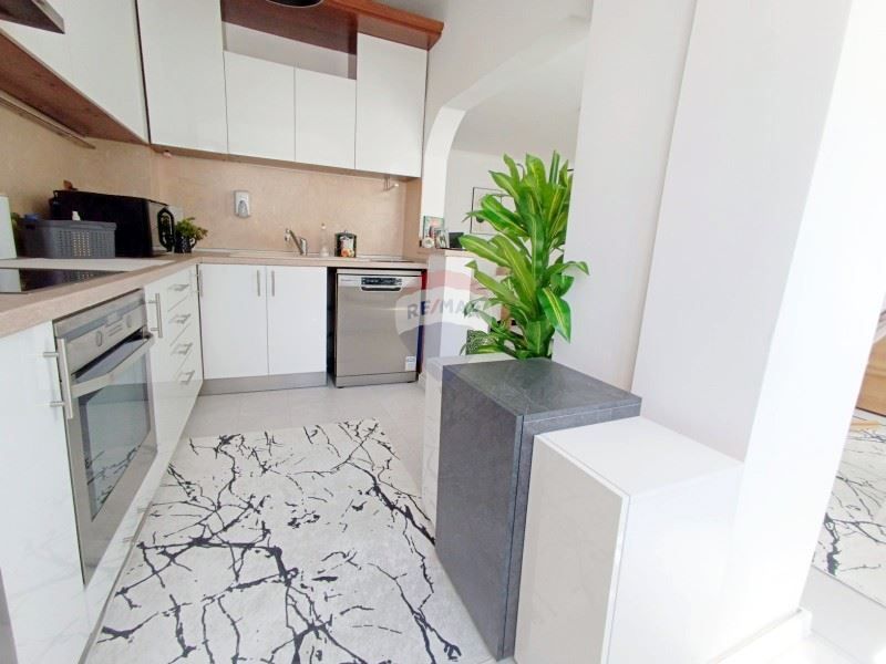 Продава се Тристаен апартамент в Варна, Чайка - 82 кв.м за 3281 €/кв.м - Снимка #3