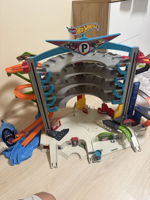 Hot wheels Гараж писта паркинг за коли