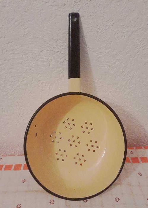 Таз алюминиевый, бидон эмалированный 3 л, дуршлаг, сито для жарки