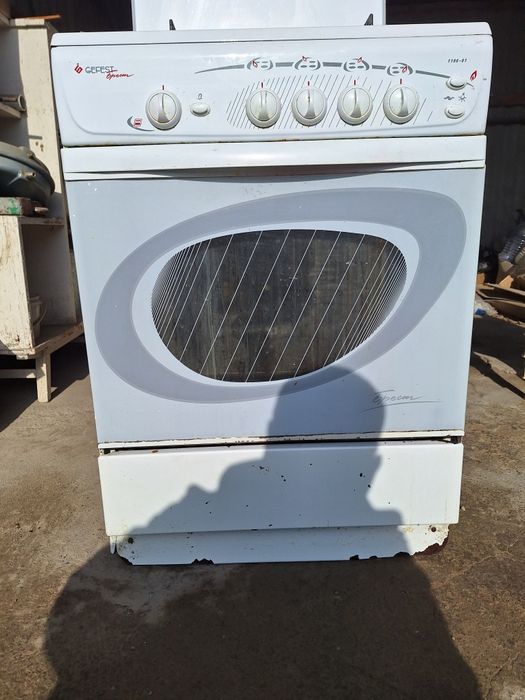 Продаётся газплита б.у  гефест