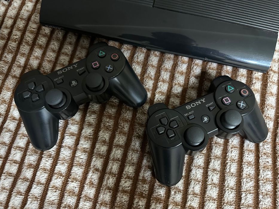 Sony PlayStation 3 +40 игр+2 джойстика