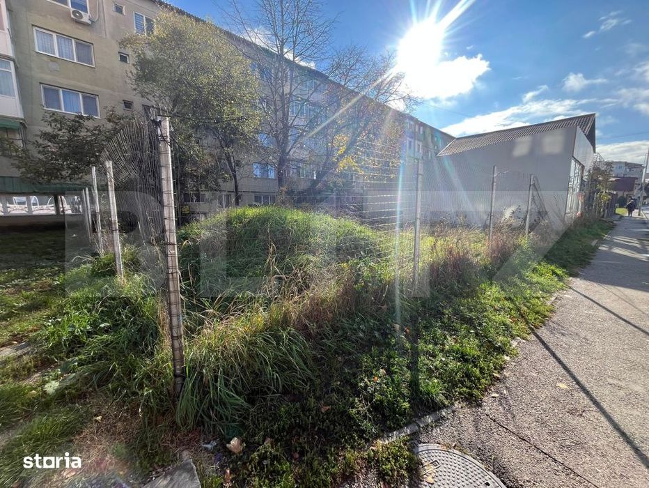 Teren intravilan 375 mp cu hala – deschidere 25 m la drum, zona come