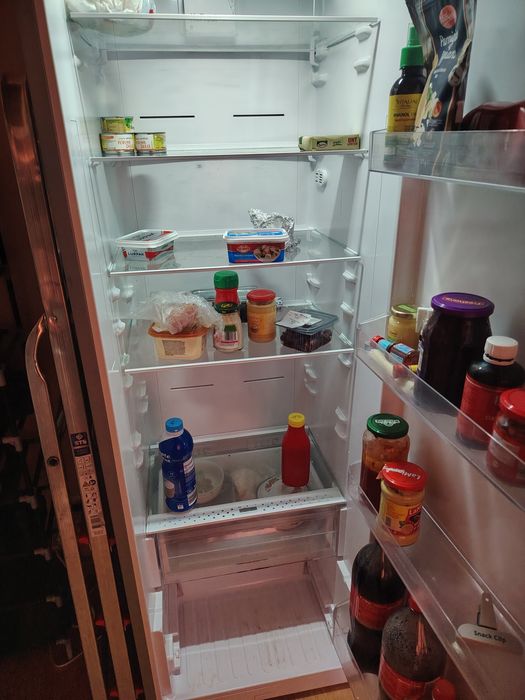 Frigider cu o usa Heinner HF-V401NFWF+, 389 l, Argintiu.