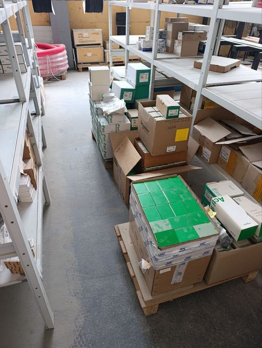 Продам все со склада, в основном Schneider