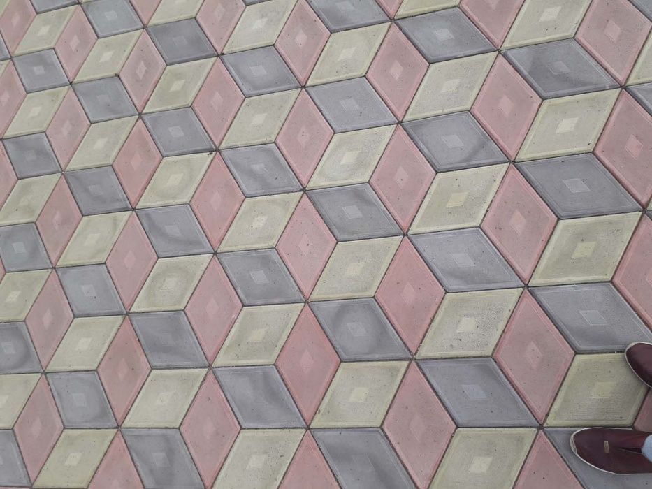 Плитка тротуарная.