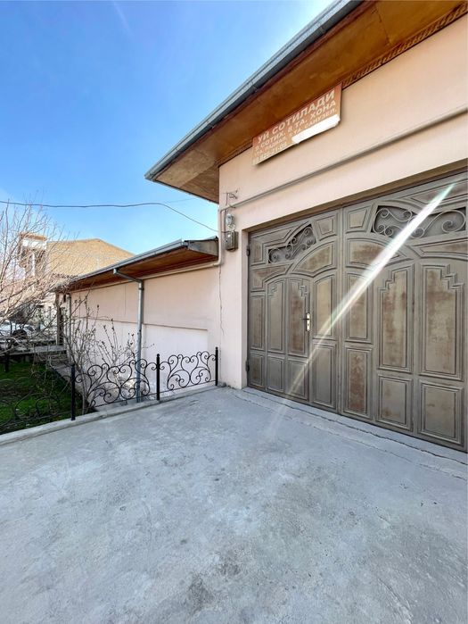 Pobeda maxallasida Xovli sotiladi Yolni yuzida joylashgan.9sotix 9xona