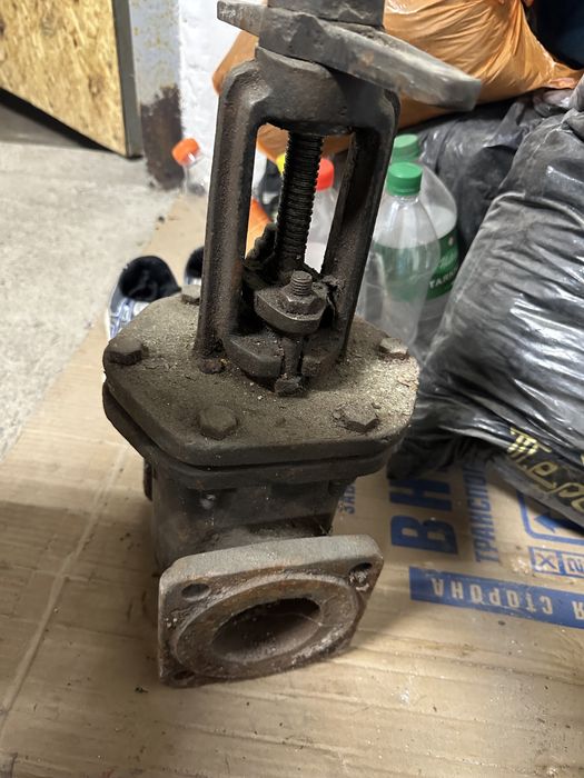 Продам задвижки на 80