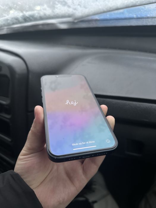 Продам iPhone 13, 128 ГБ, чёрный