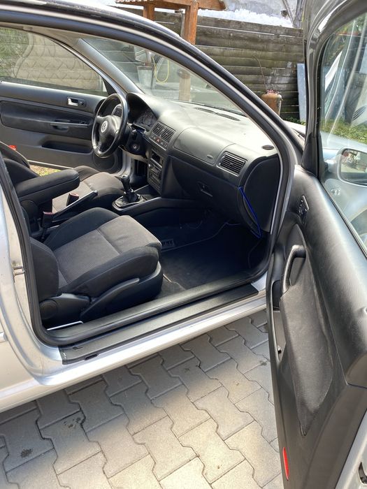Vând golf 4 1.6 benzina