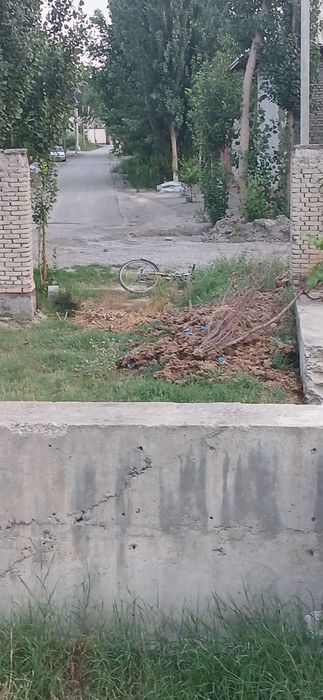 3тарафи йул 16сутик катта йулдан 200м ичкари айтворилар уралган.