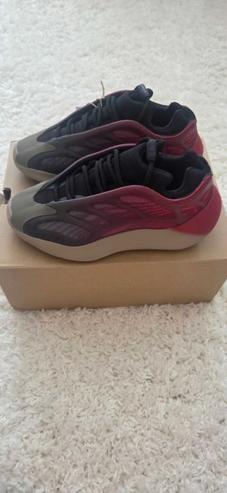 Adidas Yeezy 700 V3,originali,marimea 37 1/3,culoare roz cu gri,noi,cu eticheta