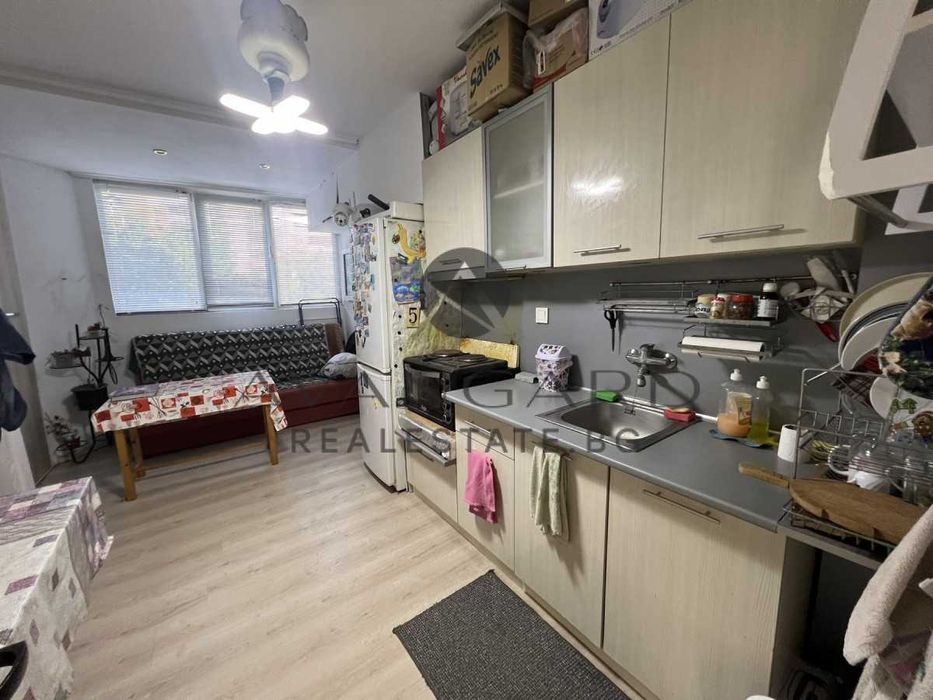 Продава се Тристаен апартамент в Пловдив, Тракия - 72 кв.м за 1903 €/кв.м - Снимка #2