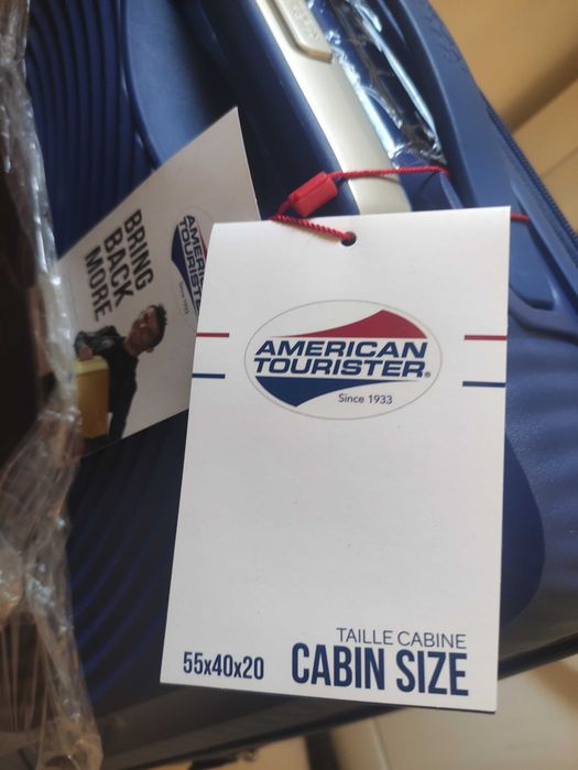 Куфар American Tourister Soundbox Spinner 55/20 TSA EXP – Midnight Navy (Моделът на Роналдо)