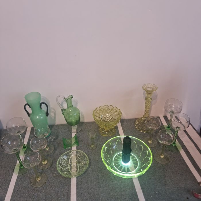 Colecție Uranium Glass – Sticlă cu uraniu fluorescentă UV – Raritate