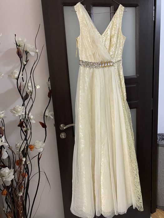 Rochie de ocazie alb-crem