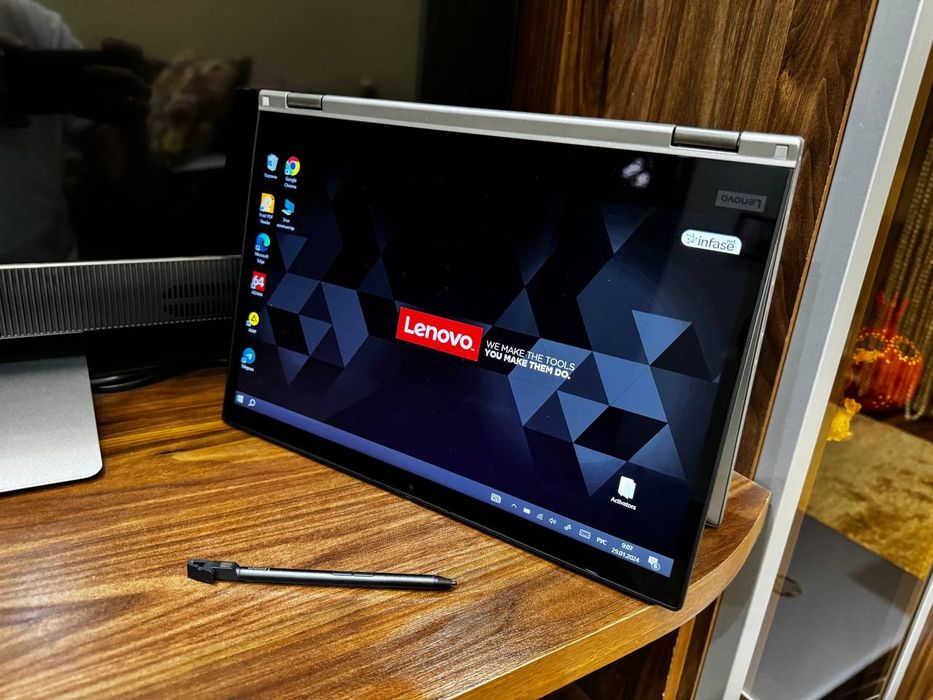 LENOVO YOGA L13

13.3” FullHD IPS Touchscreen 
CORE i5-10310U
8GB / 25