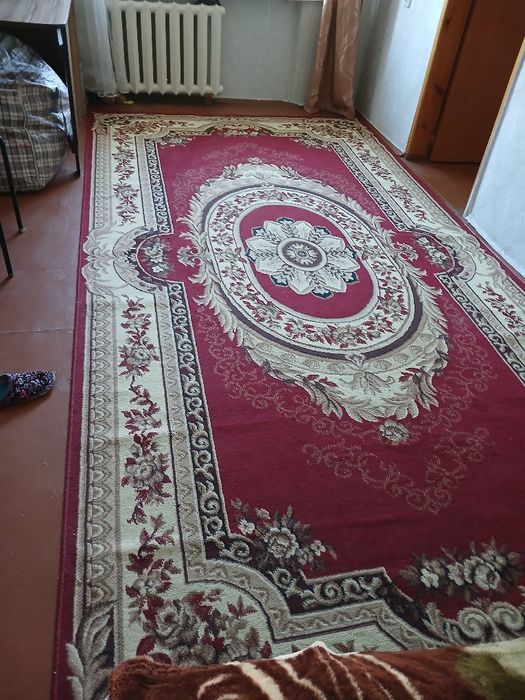 Продам ковер новыи