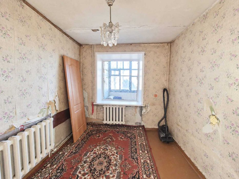 Продам  3-комн. квартиру на 6 мкр.