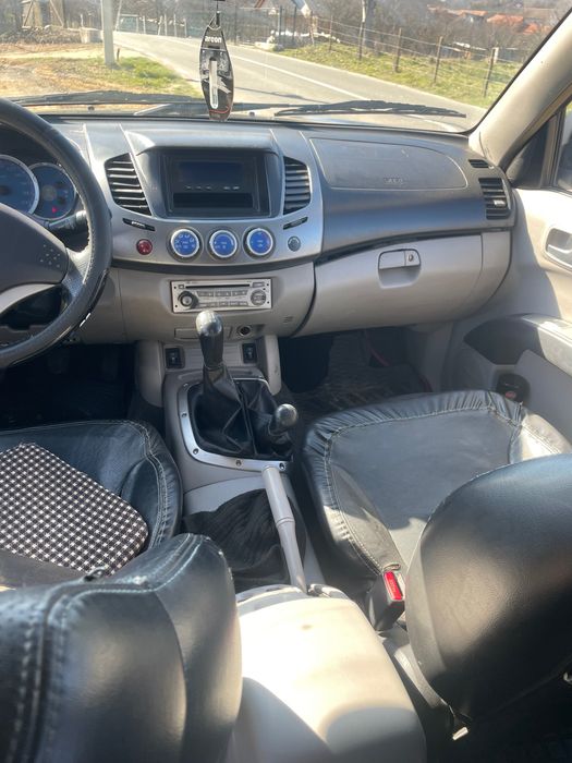 Vând mitsubishi l200