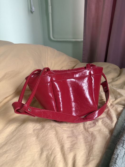 Женская сумка красная