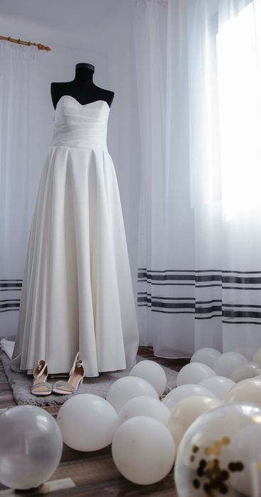 Rochie de mireasa crapata pe picior cu maneci detasabile din tafta