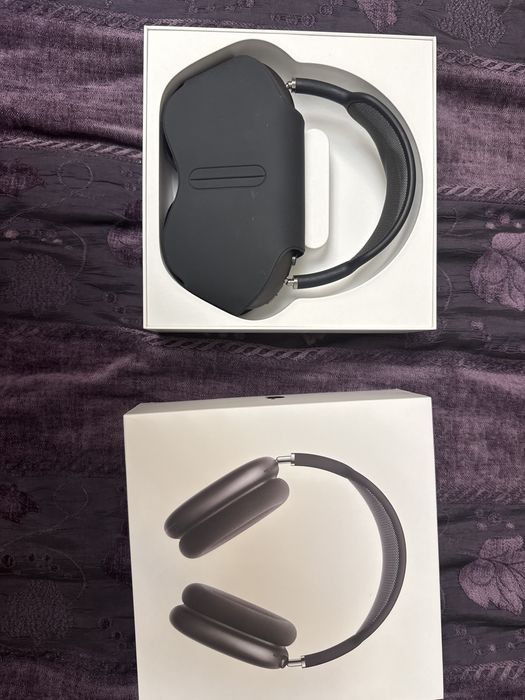 Air pods max  space gray
