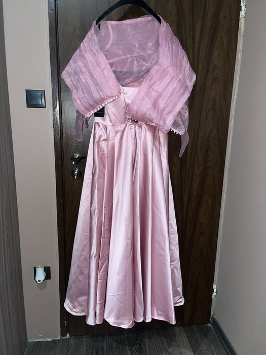 Розова елегантна рокля с наметало