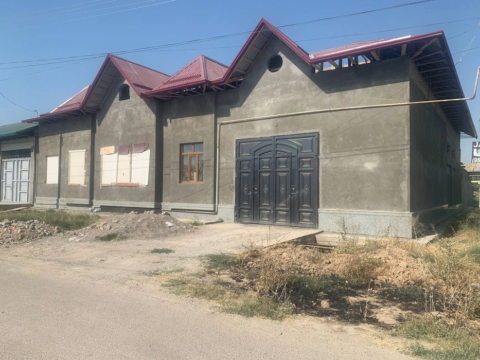 Hovli sotiladi srochno