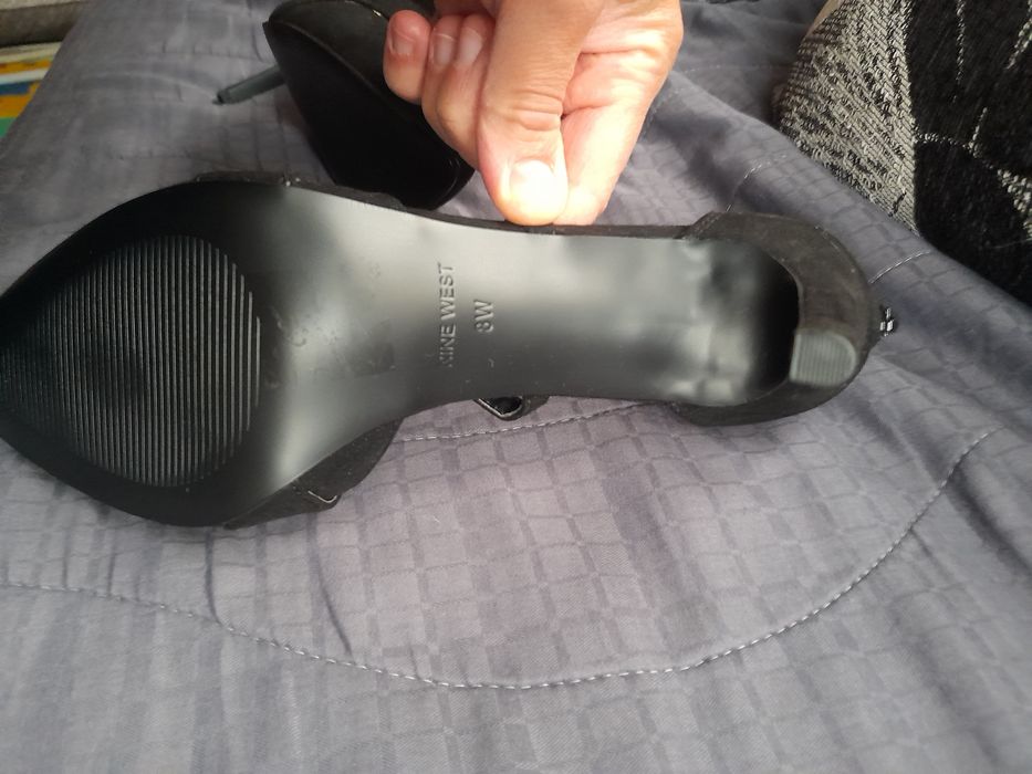 Нови дамски обувки на висок ток