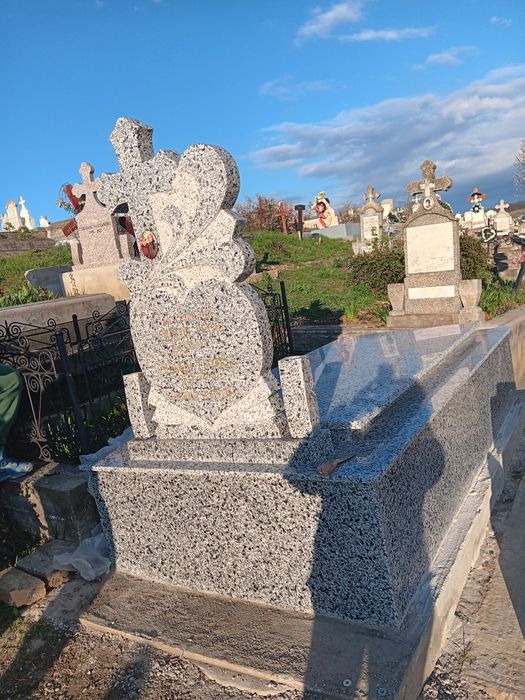 Placări morminte