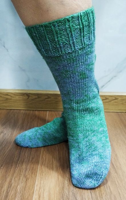 Вязаные носочки из натуральной пряжи.