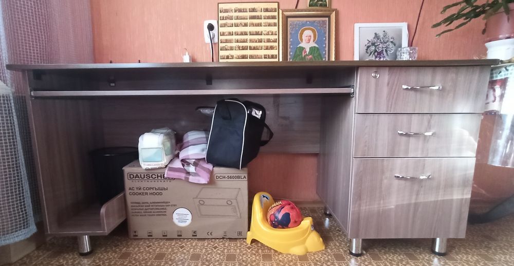 Стол компьютерный