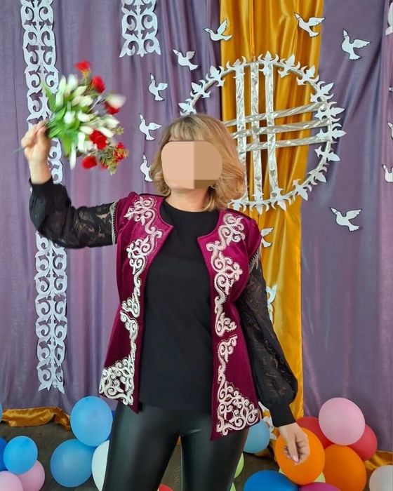 Продам жилетку. Новая. Одевалась один раз.