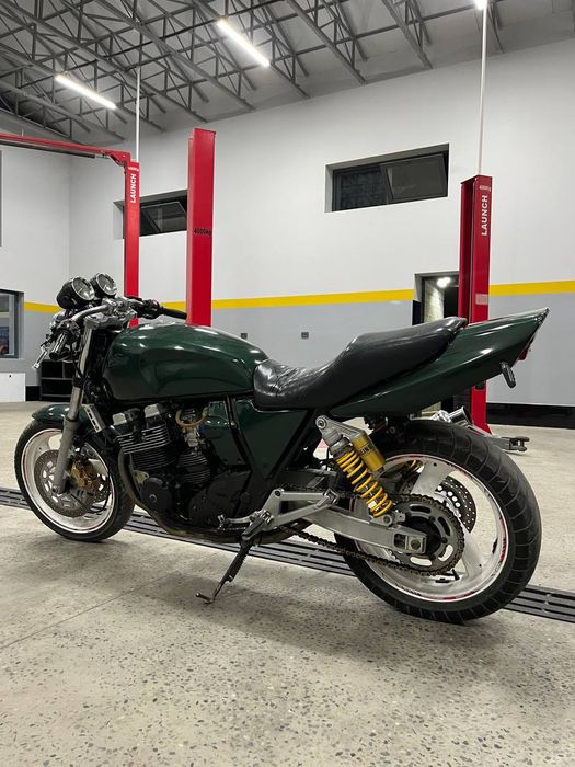 Mototsikl Yamaha XJR 400