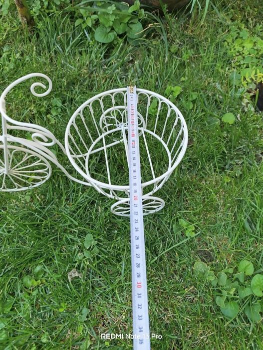 Метална поставка за кашпа