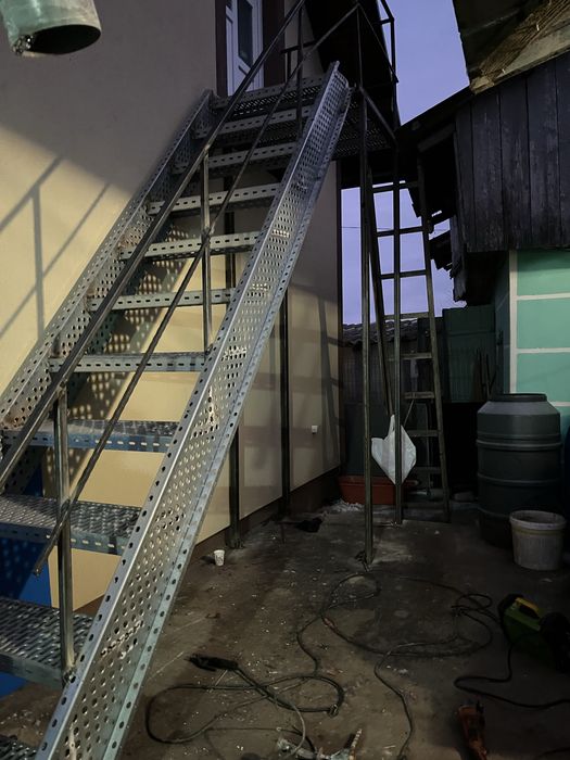 Cofectionam scarii zincate